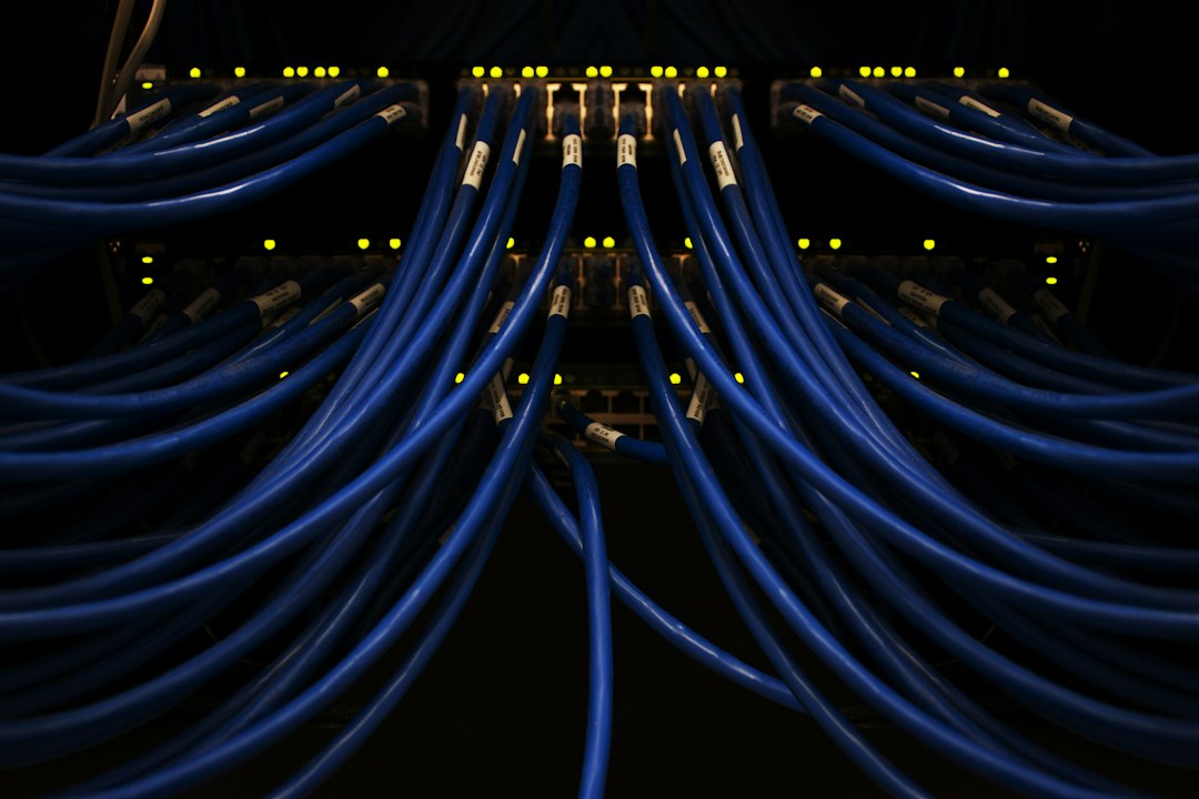 Ilustrasi kabel jaringan fiber optik